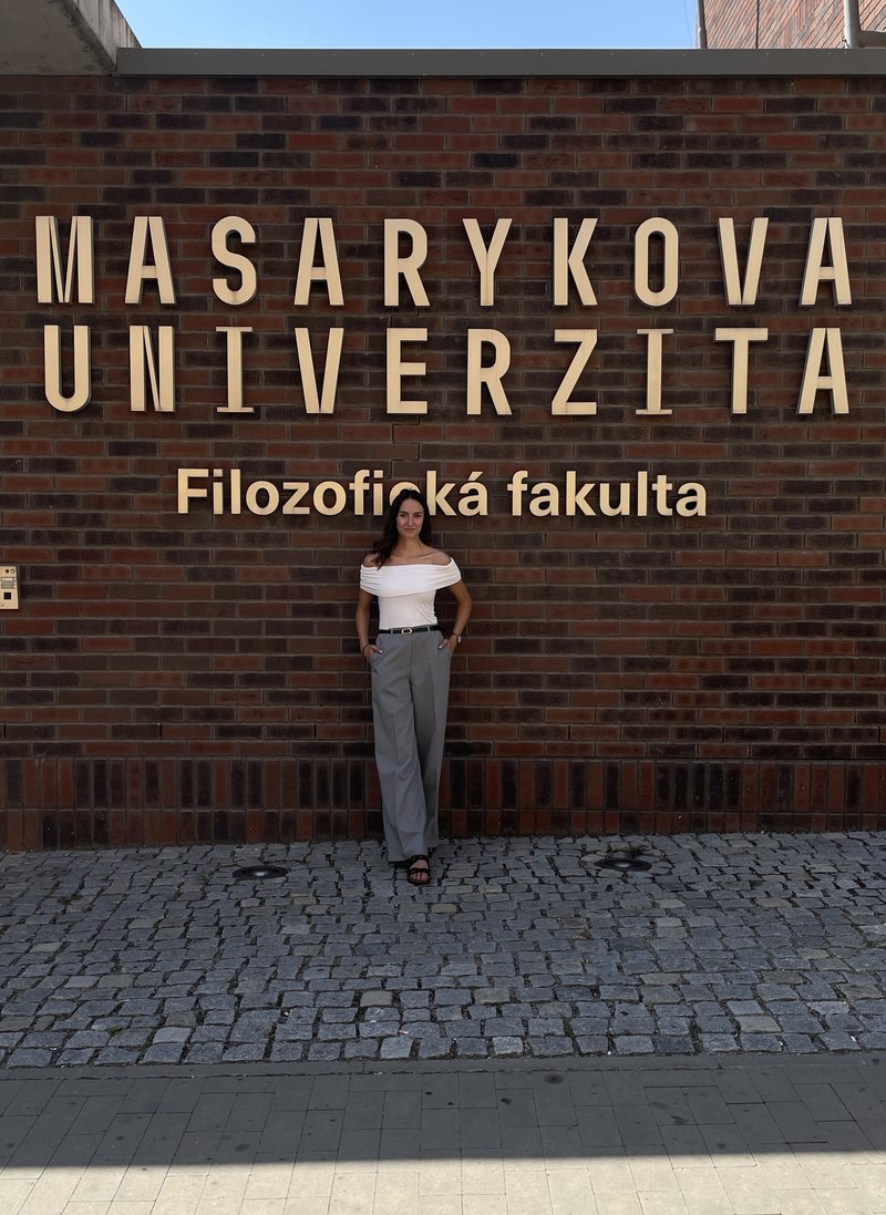 Linda in front of Masaryk University, Faculty of Arts